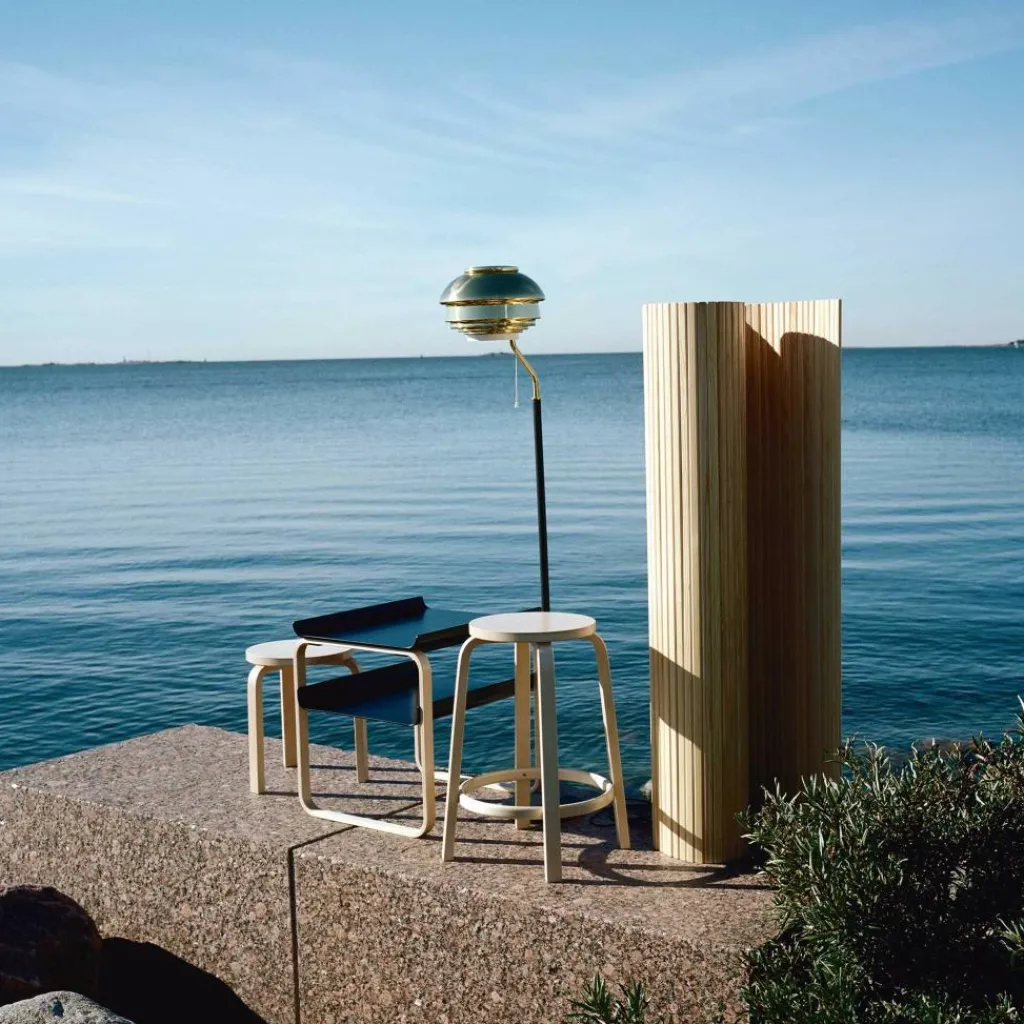 Beistelltische^Artek 915 Beistelltisch