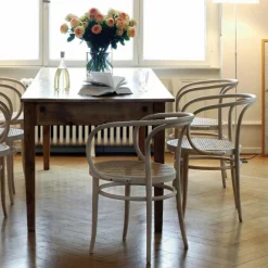 Thonet 209 R Bugholz-Armlehnstuhl mit Rohrgeflecht| Stühle