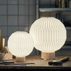 Tischleuchten|Nachttischleuchten^Le Klint 375 Tischleuchte mit Papierschirm