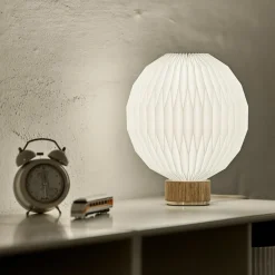 Tischleuchten|Nachttischleuchten^Le Klint 375 Tischleuchte mit Papierschirm