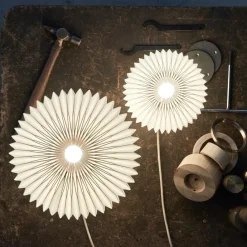 Tischleuchten|Nachttischleuchten^Le Klint 375 Tischleuchte mit Papierschirm