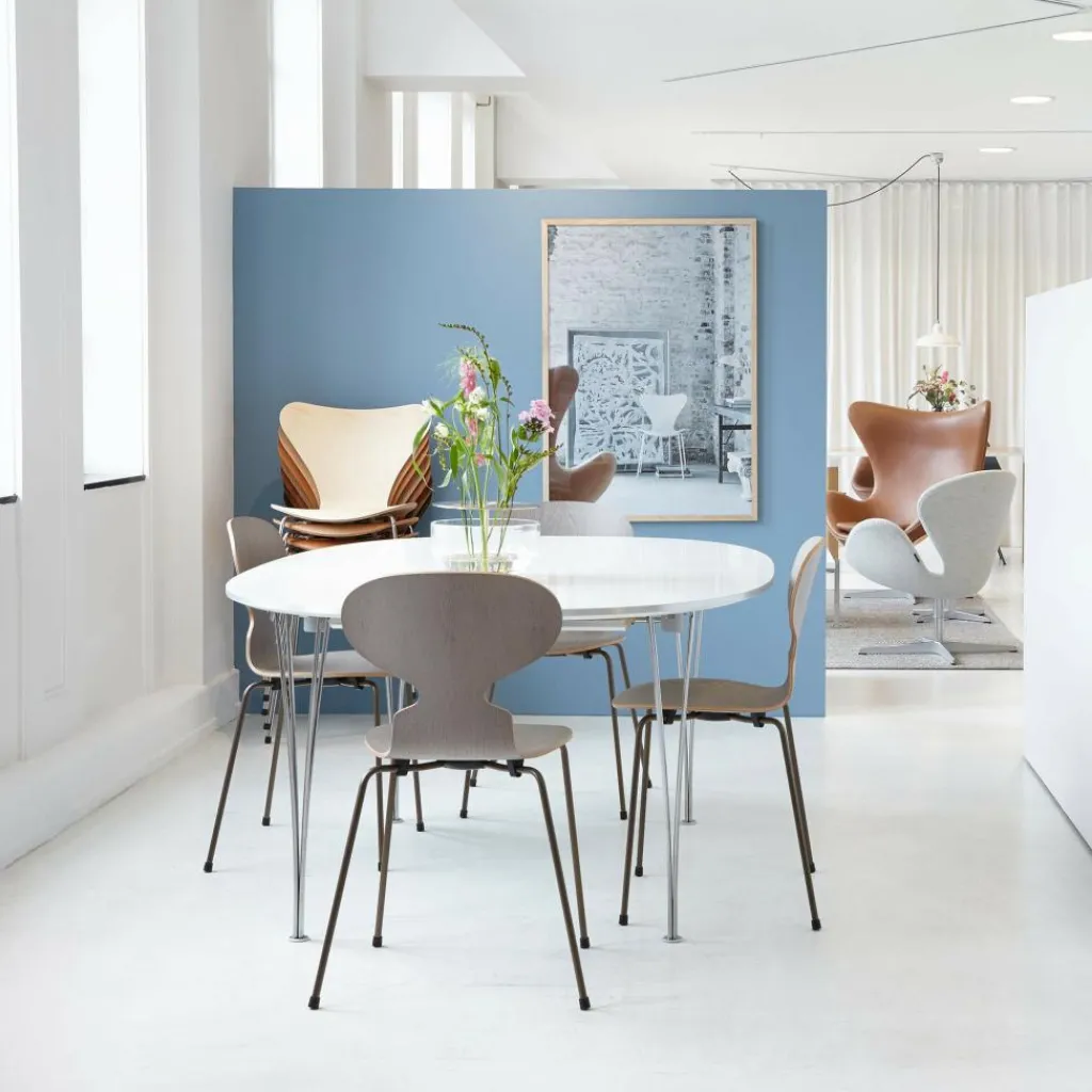 Tische|Esstische^Fritz Hansen B611 Super-elliptischer Tisch 135x90x72cm