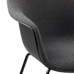 Stühle^Gubi Bat Schalenstuhl Frontpolsterung Gestell konisch