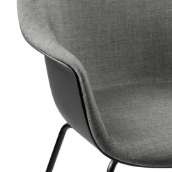 Stühle^Gubi Bat Schalenstuhl Frontpolsterung Gestell konisch