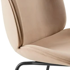 Stühle^Gubi Beetle Schalenstuhl Vollpolsterung Gestell konisch