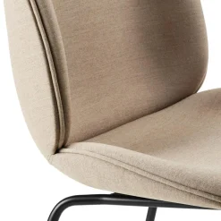 Stühle^Gubi Beetle Schalenstuhl Vollpolsterung Gestell konisch