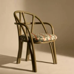 Gubi Bistra Armlehnstuhl Gestell Oliv| Stühle