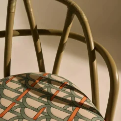 Gubi Bistra Armlehnstuhl Gestell Oliv| Stühle