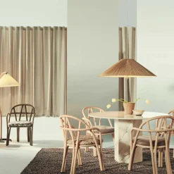 Gubi Bistra Armlehnstuhl Gestell Oliv| Stühle