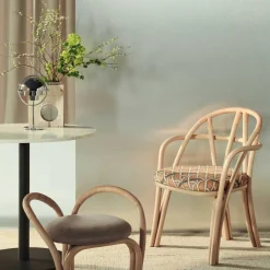 Gubi Bistra Armlehnstuhl Gestell Natur| Stühle