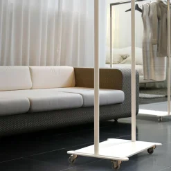 Garderoben^FROST Bukto Kleiderständer mit Rollen 103,8x45x156cm