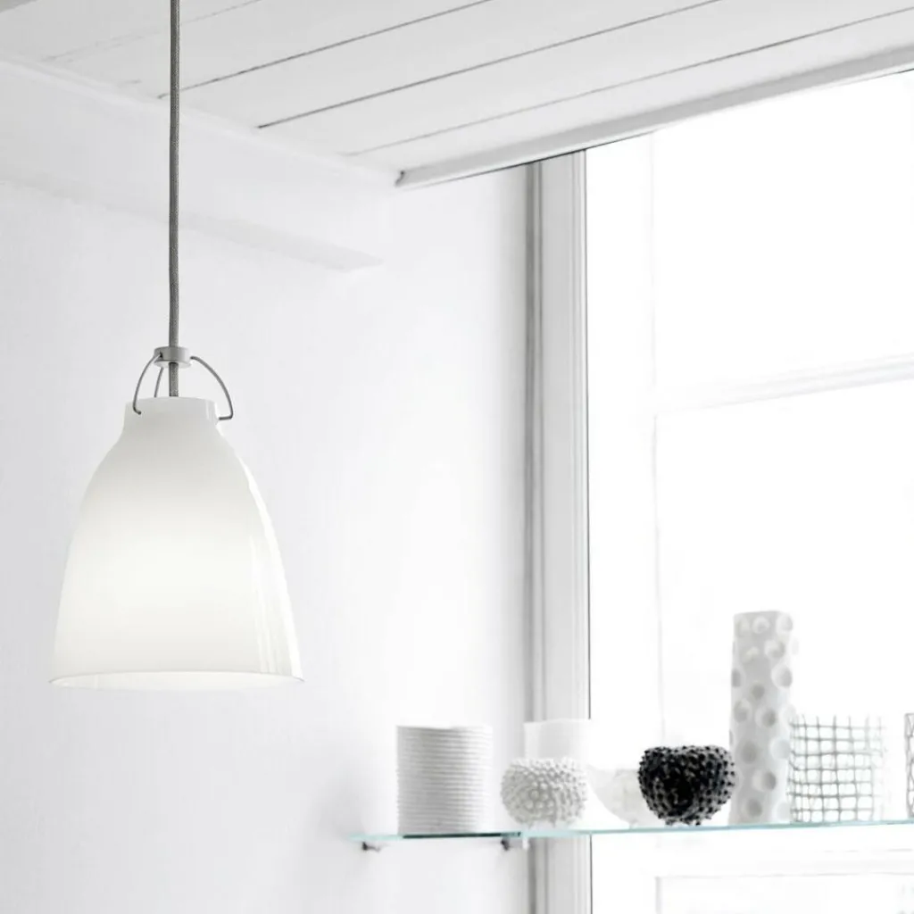 Fritz Hansen Caravaggio™ Pendelleuchte Opalglas| Pendelleuchten