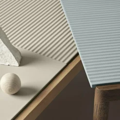 Beistelltische^Muuto Couple Couchtisch 120x84x35 cm gewellt