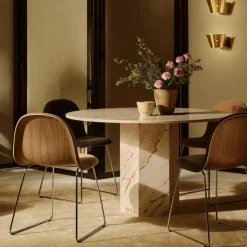 Gubi 3D Stuhl Vorderseite gepolstert| Stühle