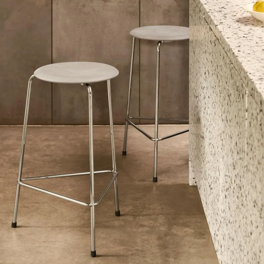 Hocker^Fritz Hansen DOT™ Hocker Leder Gestell Stahl verchromt