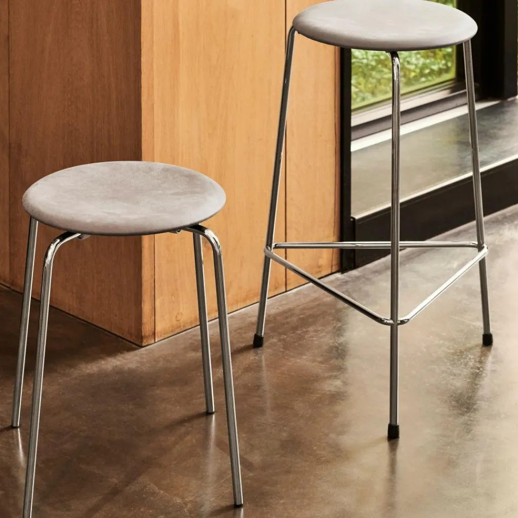 Hocker^Fritz Hansen DOT™ Hocker Leder Gestell Stahl verchromt