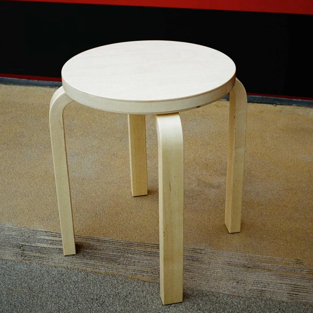 Hocker^Artek E60 Hocker Gestell klar lackiert