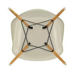 Stühle^Vitra Eames Plastic Armchair DAW RE Ahorn gelblich