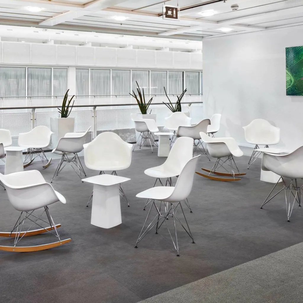 Stühle^Vitra Eames Plastic Armchair DAR Gestell verchromt