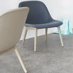 Sessel^Muuto Fiber Lounge Stuhl Holzgestell gepolstert