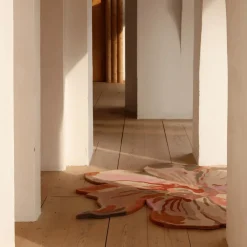 nanimarquina Flora Bloom 3 Teppich 135x170cm| Teppiche