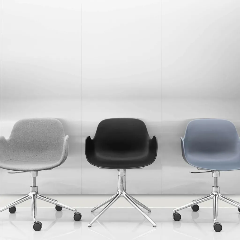 Stühle^Normann Copenhagen Form Drehstuhl mit Armlehnen 4L Alu