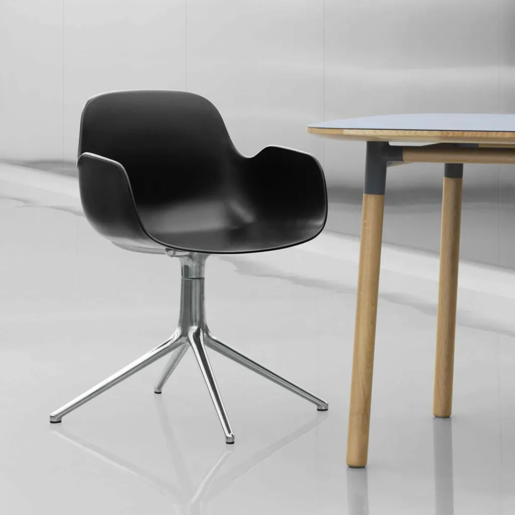 Stühle^Normann Copenhagen Form Drehstuhl mit Armlehnen 4L Alu