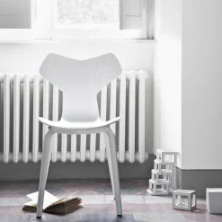 Stühle^Fritz Hansen Grand Prix™ Stuhl mit Holzgestell