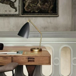 Tischleuchten^Gubi Gräshoppa Tischleuchte