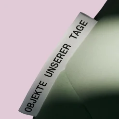 Sofas^OUT Objekte unserer Tage Henn 04 Sofa 245x210cm