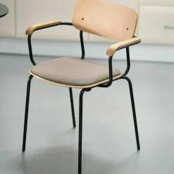 Stühle^FDB Møbler J182 Holmen Armlehnstuhl stapelbar gepolstert