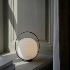 New Works Lantern Portable LED Tischleuchte mit Akku| Badezimmerleuchten