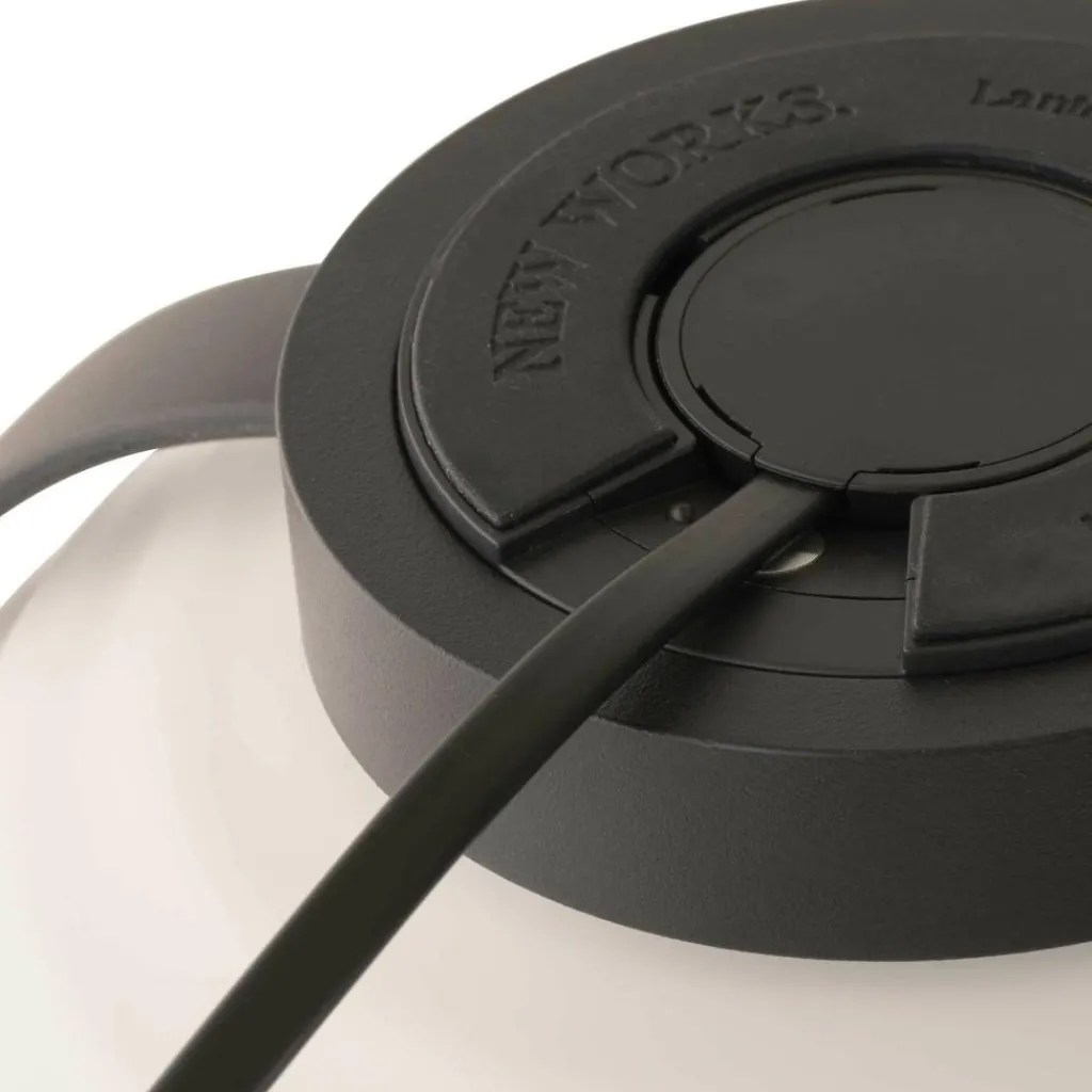 New Works Lantern Portable LED Tischleuchte mit Akku| Badezimmerleuchten