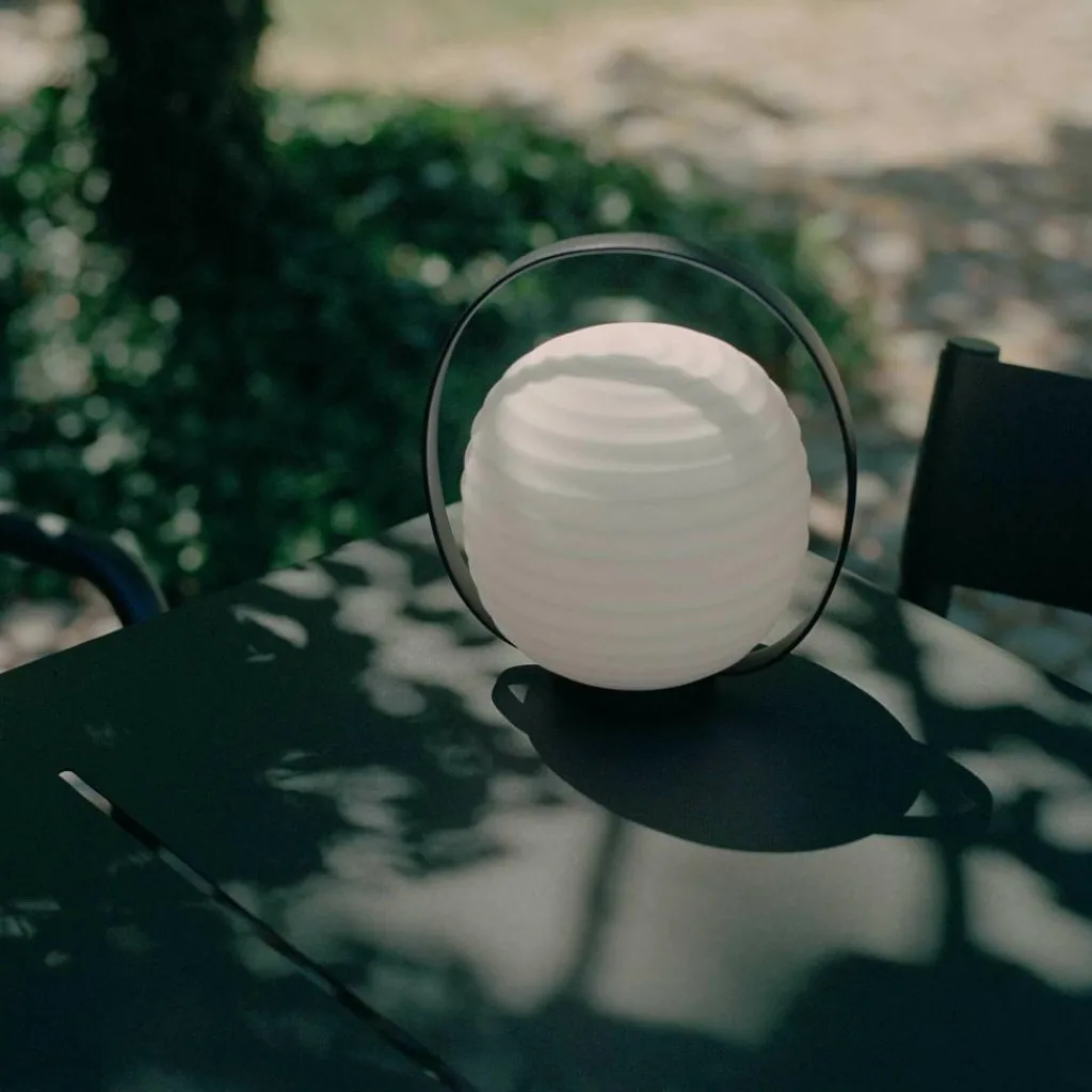 New Works Lantern Portable LED Tischleuchte mit Akku| Badezimmerleuchten