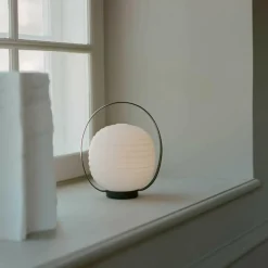 New Works Lantern Portable LED Tischleuchte mit Akku| Badezimmerleuchten