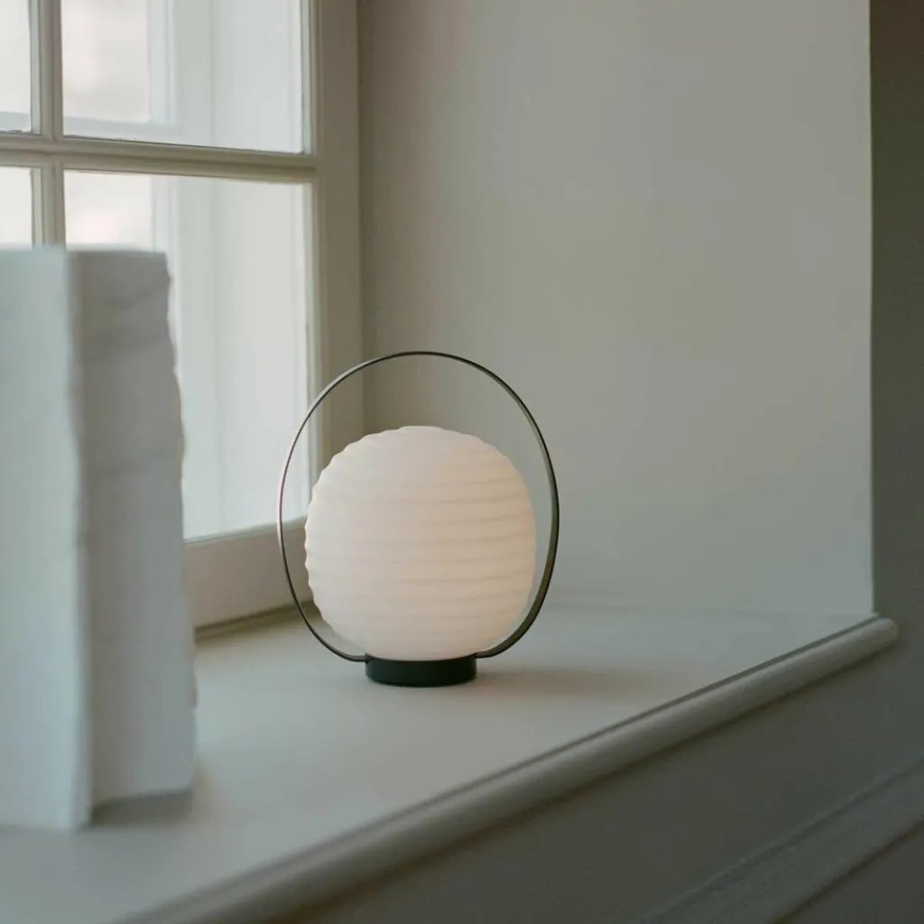 New Works Lantern Portable LED Tischleuchte mit Akku| Badezimmerleuchten