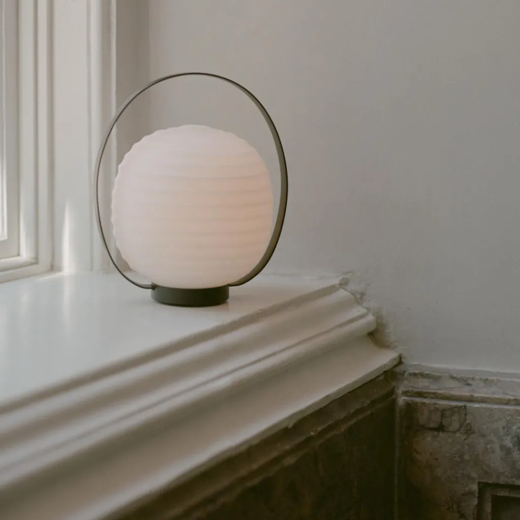 New Works Lantern Portable LED Tischleuchte mit Akku| Badezimmerleuchten