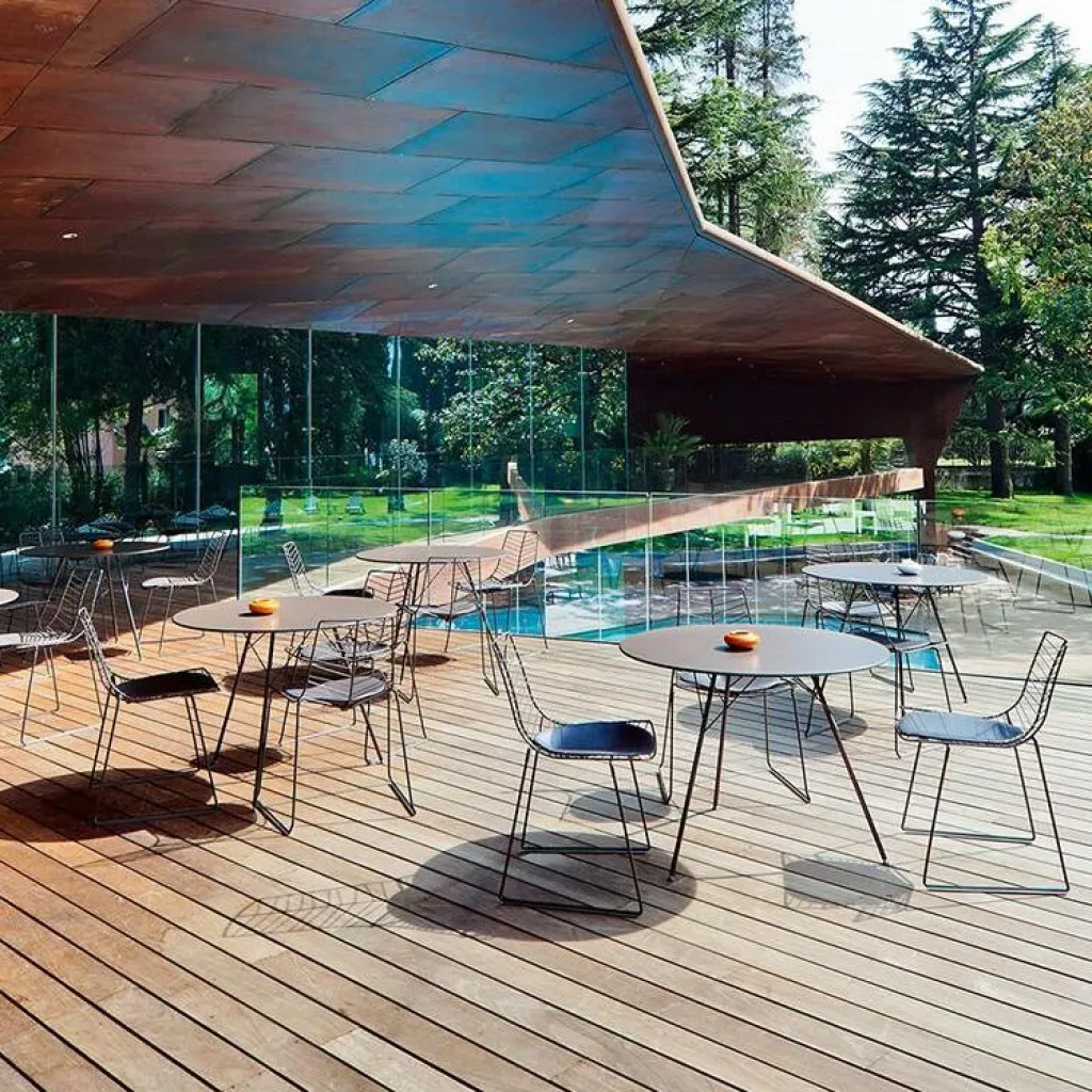 Arper Leaf Garten Beistelltisch dreieckig H50| Garten-Beistelltische