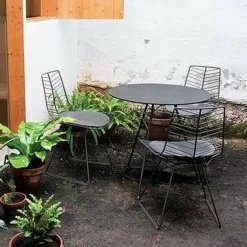 Garten-Bistrotische^Arper Leaf Gartentisch dreieckig H74