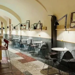 Arper Leaf Gartentisch dreieckig H74| Gartentische