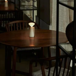 Outdoor-Akkuleuchten|Outdoor-Akkuleuchten^Tala Mantle Portable LED Akkuleuchte