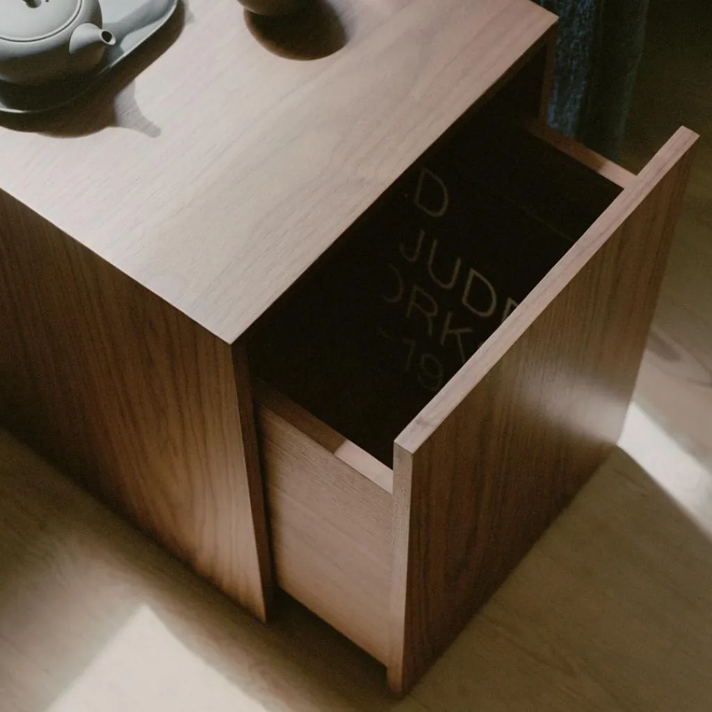 Beistelltische^New Works Mass Beistelltisch mit Schublade