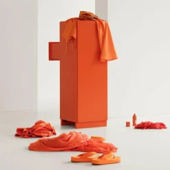 Schränke|Kommoden^String Relief Kommode hoch mit Sockel 41x115cm