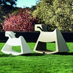 Spielzeug|Spielzeug^Vondom Rosinante Schaukelpferd