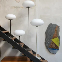 Gubi Stemlite Tischleuchte H 70cm| Nachttischleuchten