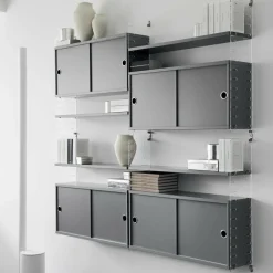 Regale^String System Hängeschrank mit Schiebetüren Tiefe 20cm