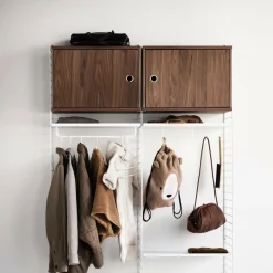 Regalsysteme^String System Schrankelement mit Schwenktür 58x42x30cm