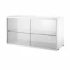 Regale^String System Vitrinenschrank mit Schiebtüren