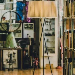 Santa & Cole Trípode G5 Stehleuchte| Stehleuchten